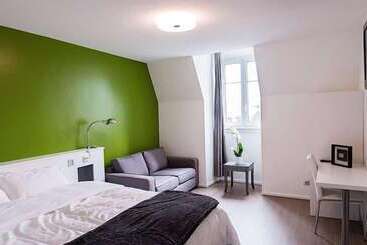 ホテル Hôtel Les Poteaux Carrés