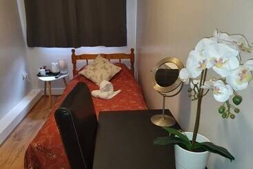 ベッドアンドブレックファースト Stansted Lodge