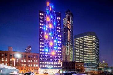 בית מלון כפרי Aloft Long Island Citymanhattan View