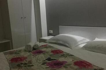 پانسیون Villa Flowers