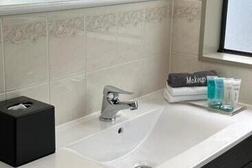 Motel White Heron Motor Lodge