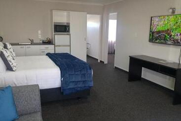 모텔 White Heron Motor Lodge