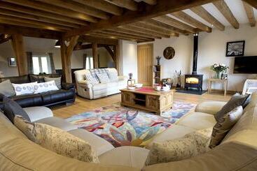 펜션 Tynrhyd Retreat