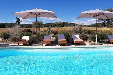 צימר Domaine De Pradaous