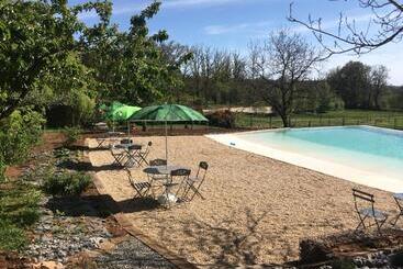 Nocleg ze śniadaniem Ecuries De Saint Maurice  Maison D Hôtes De Gondou