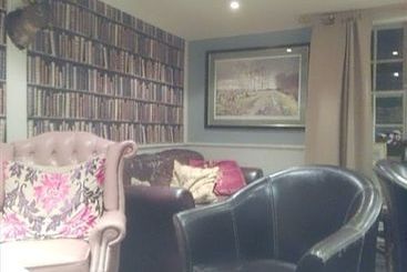 Хостел The Crown & Plough