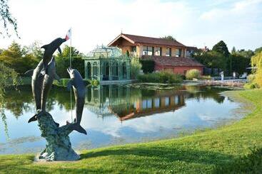 ホテル Hôtel Du Bois Blanc Domaine D Epeyssoles Georges Blanc