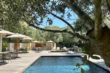 هتل Hôtel E Tre Stelle