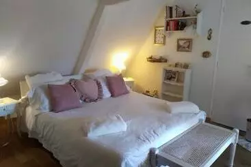 La Maison Du Phare De Honfleur Chambre D Hôtes B&b  Jacuzzi   Shabby Chic