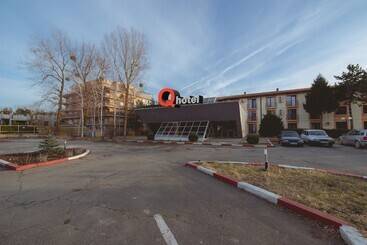 Q Hotel