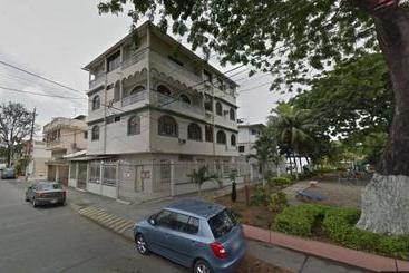 בית מלון כפרי Del Sol Suites & Apartments