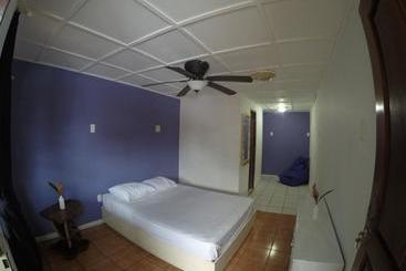 Общежитие Beds On Bohio