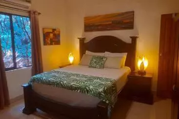 Aamiaismajoitus (B&B) Coyaba Tropical Elegant Adult Guesthouse