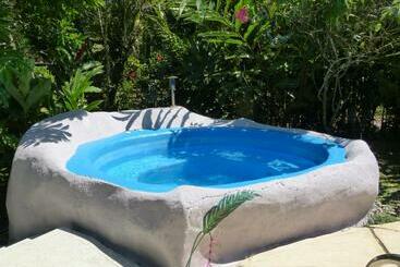 Bed and Breakfast El Colibri Rojo   Cabinas   Le Colibri Rouge