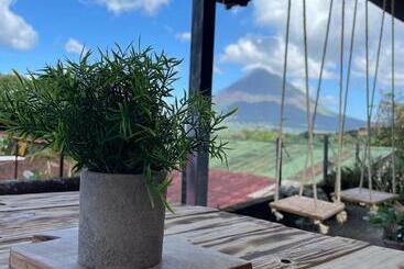 تختخواب و صبحانه Los Tucanes Lodging