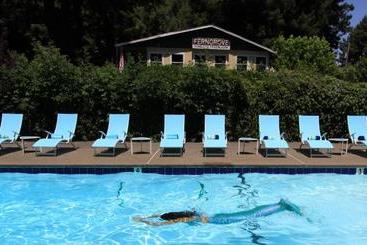 فندق Fern Grove Cottages