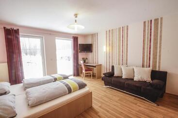 בית מלון כפרי Gasthaus & Pension Am Kurfürstendamm