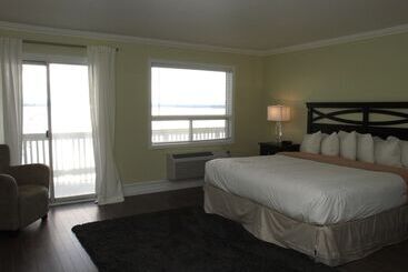 ホテル Sands On Golden Lake