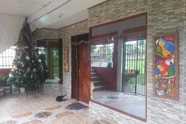 Отель Hostal Selvatrip