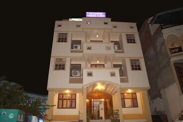 هتل Optimum Sheela Inn @ Taj