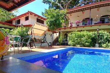 Aamiaismajoitus (B&B) Jardín De Los Monos