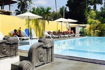 호텔 Holaa Mirissa