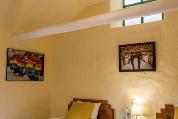 Общежитие Hostal Corihuasi