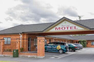 Hotel Albert Court Motor Lodge