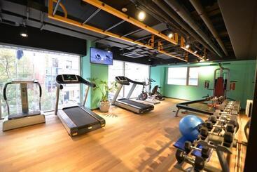 בית מלון כפרי Midcity Myeongdong