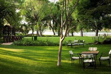 בית מלון כפרי Riverside Sun