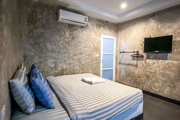 Hotel The Seathru Kohlarn