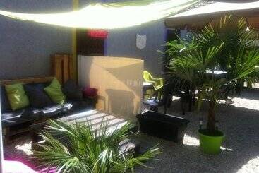 ホテル Hôtel Restaurant Le Refuge