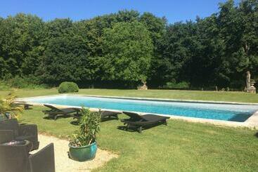 مبيت وإفطار Les Chambres D Hôtes Du Château De Saint Georges