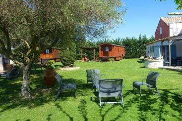 Nocleg ze śniadaniem Gites Et Roulottes Du Grand Puits