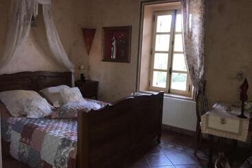 Aamiaismajoitus (B&B) Le Mazet De La Dame