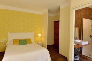 هتل Auberge De La Foret Bonifatu