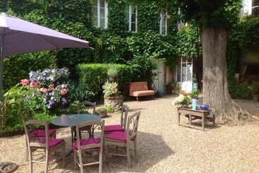 ベッドアンドブレックファースト Chambres D'hôtes La Villa Aliénor