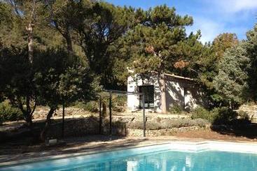 تختخواب و صبحانه New Cabanon