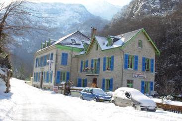 בית מלון כפרי Auberge La Caverne