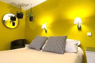 Отель Domaine De Garabaud