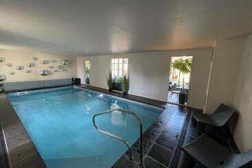 Отель Hôtel   Spa Les Corderies