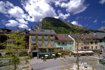Отель Hôtel Du Midi
