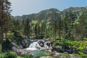هتل Hôtel Le Bois Joli