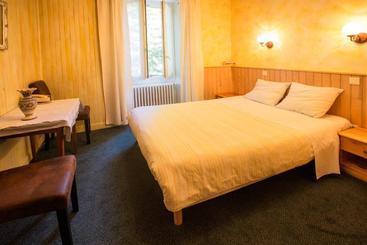 فندق Hôtel Restaurant La Petite Auberge