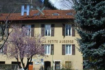 בית מלון כפרי Hôtel Restaurant La Petite Auberge