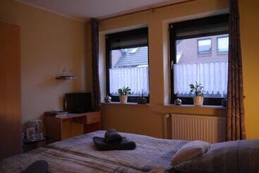 تختخواب و صبحانه Pension Heideweg