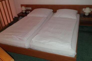 酒店 Altes Wirtshaus Fördergersdorf Bed & Breakfast