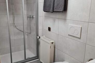 Hotelli Pension Zum Grünen Wald