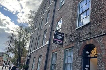 تختخواب و صبحانه Diamonds Inn