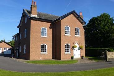 Bed and Breakfast Manor House Farm